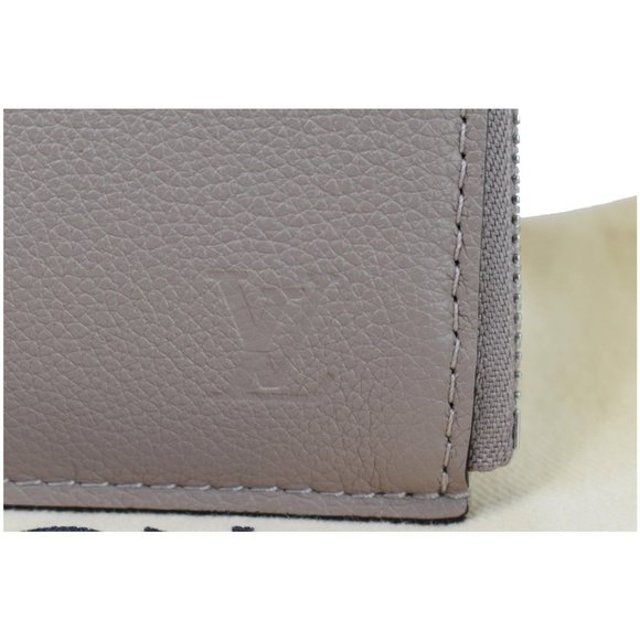 LOUIS VUITTON Jules PM Pochette Leather Clutch - Picture 9 of 12
